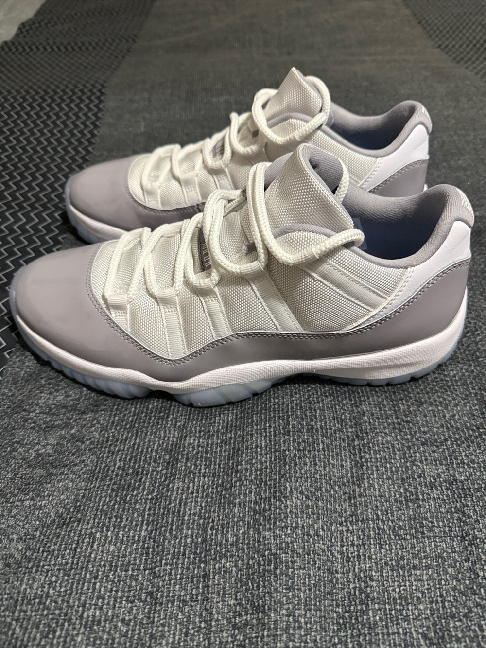 Jordan 11 low cement gray